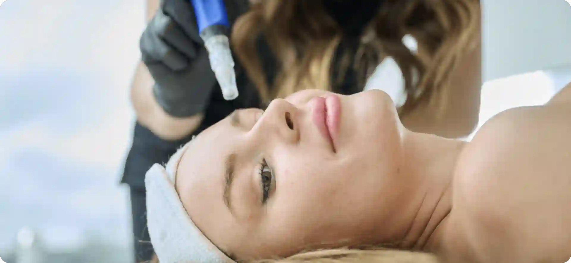 How Do Microneedles Trigger New Collagen and Elastin in Loose Skin Newport?